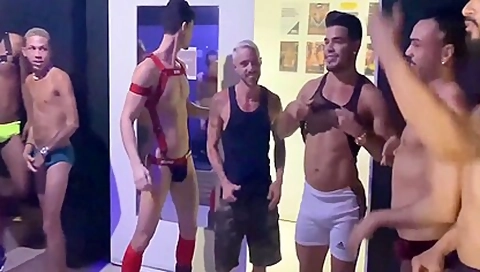 Festinha Rolou Muito Sexo Bareback . A Putaria Rola Solta E Pica No Cu E Leite A Rodo. 16 Min