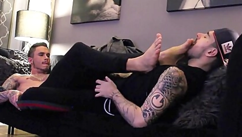 Lusty Tatted Man With Admirable Feet Receives Worshiped And
